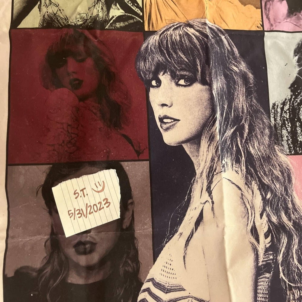 TAYLOR SWIFT (Tour Exclusive) - Tapestry